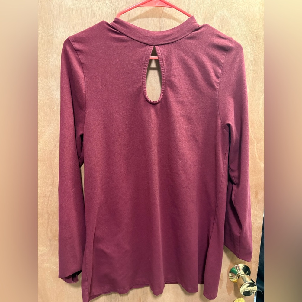 Torrid Burgundy “Foxy” Top, size 1, NEVER WORN